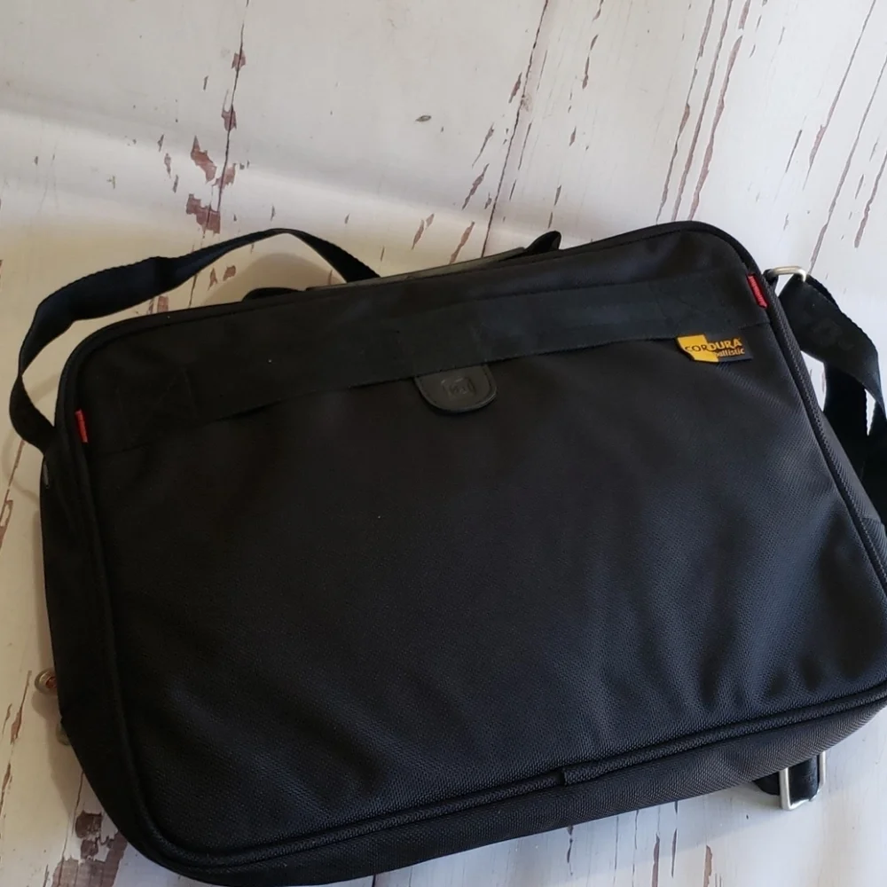 Lap top messenger bag black swissgear